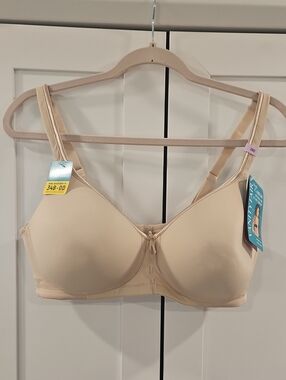 Vanity Fair Beige Nude Full Coverage Wireless Bra. NWT. Size 38D.
